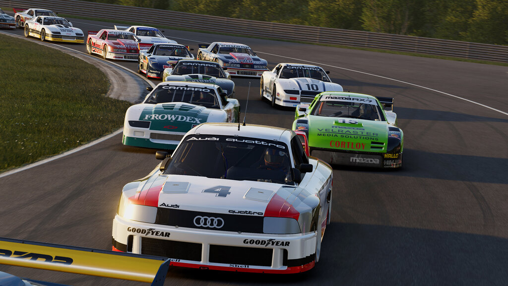 Screenshot von Project Motor Racing. Man sieht mehrere GT3 Autos von hinten.