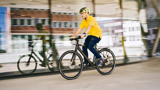 Pedelecs_Okt19_Geero2_schwarze Jean_CMS.jpg