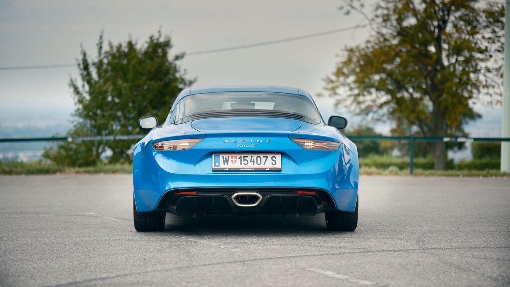 Das Heck einer blauen Alpine A110