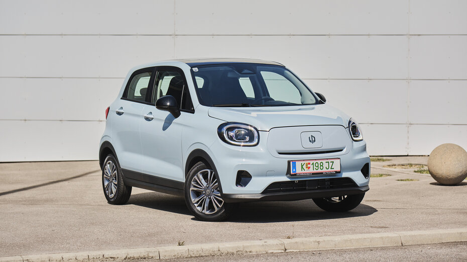 Leapmotor T03 stehend schräg von vorne