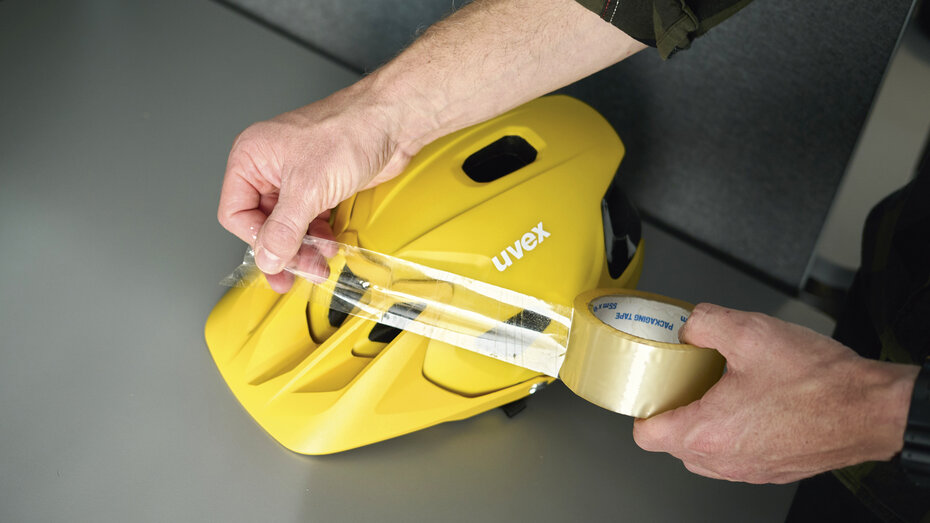 Produktbild von einem Regenschutzüberzug auf einem Fahrradsattel.