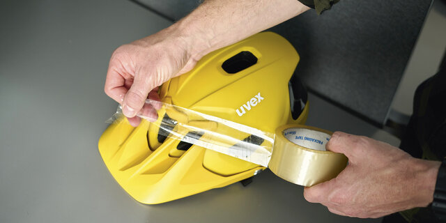 Produktbild von einem Regenschutzüberzug auf einem Fahrradsattel.