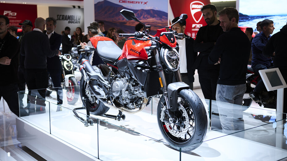 Ducati Monster seitlich fotografiert.