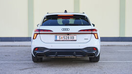 Weißer Audi A6 Avant