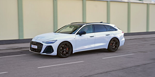 Weißer Audi A6 Avant