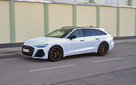 Weißer Audi A6 Avant