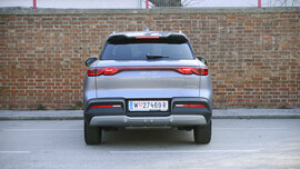 BYD Atto 2,  in grau silber, Heckaufnahme