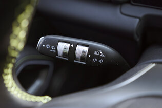 BYD Atto 2,  in grau silber, Innenraum Lenkstockhebel links