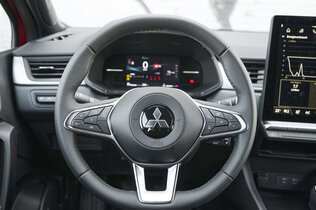 Mitsubishi Grandis, Aufnahme Innenraum, Lenkrad mit Armaturen im Hintergrund