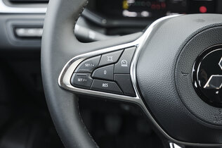 Mitsubishi Grandis, Aufnahme Innenraum,  Schaltfläche am Lenkrad