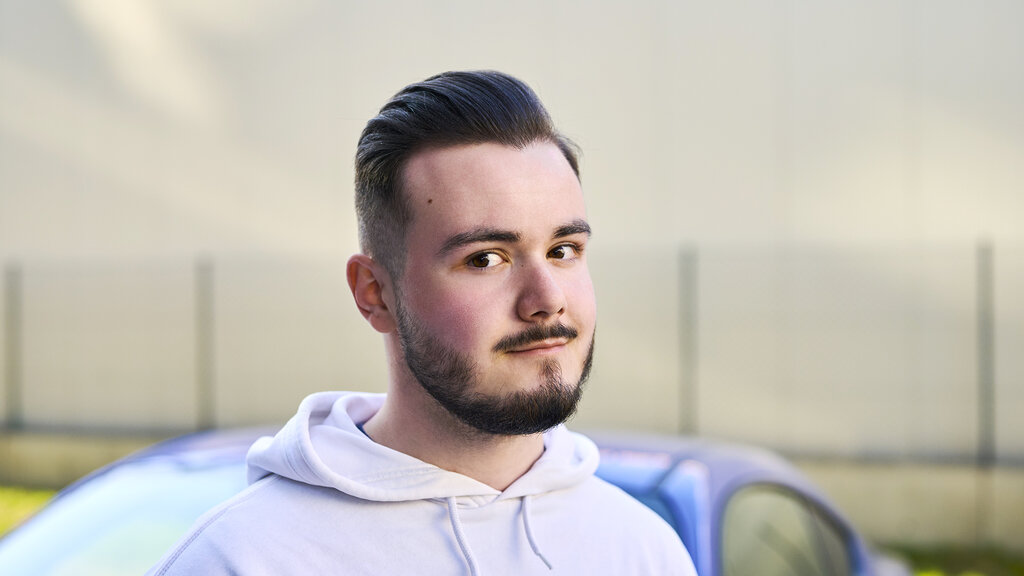 Portraitbild von Marko. Er hat einen Bart und dunkle Haare.