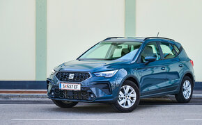 Seat Arona von schräg vorne