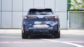 BMW iX3 50 xDrive blau