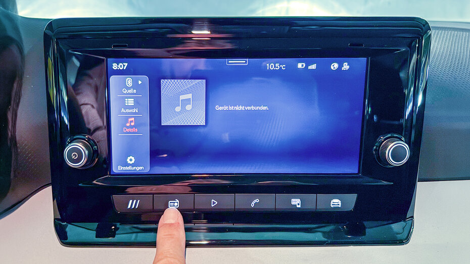 Seat Arona Touchscreen mit den an der Unterkante angebrachten analogen Tasten für Hauptmenüs