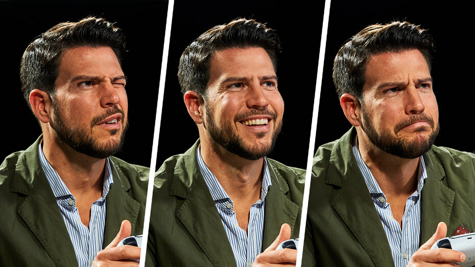 Redakteur Stephan Höckner, drei Bilder von ihm nebeneinander wie er spielt.