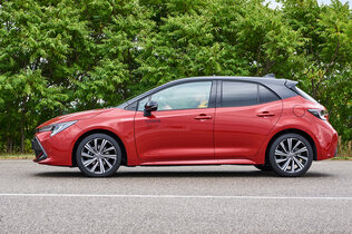 TOYOTA COROLLA HYBRID S_er028_CMS.jpg