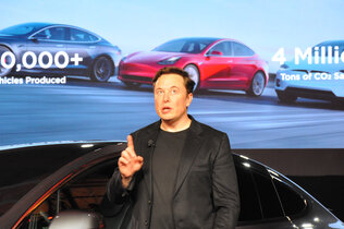 Tesla Model Y_0037_CMS.JPG
