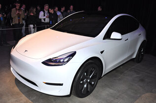 Tesla Model Y_0099_CMS.JPG