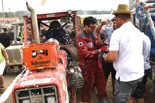 Traktor_Bierdusche_2_Freitag_CMS.jpg