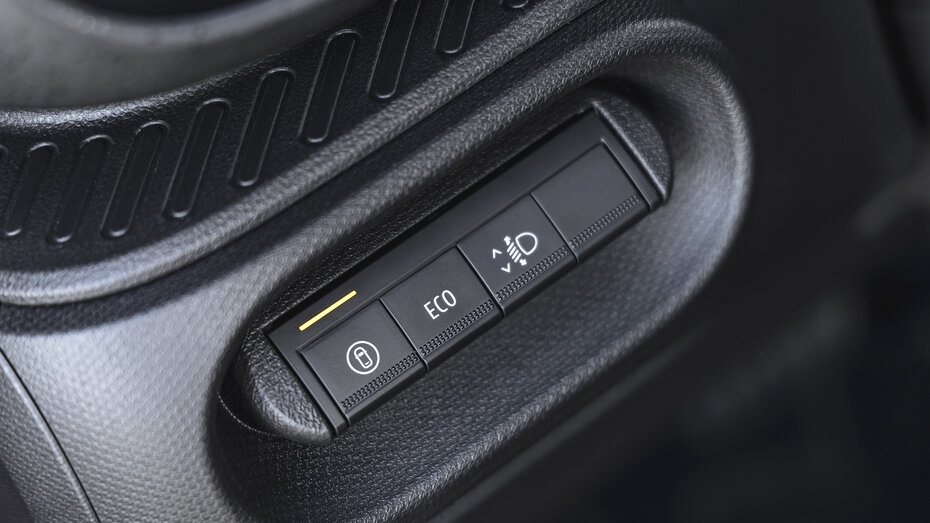 Tasten für Eco-Modus, Scheinwerfer und Assistenzsysteme in einem Renault Twingo.