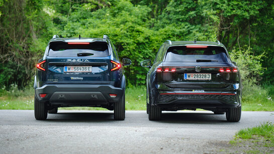 Dacia Bigster und VW Tiguan von hinten