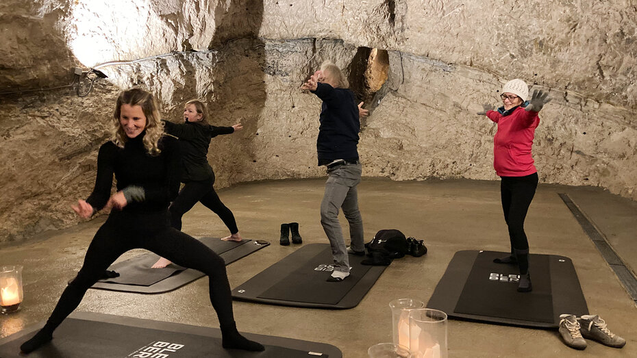 Winterwunderland_Yoga im Berg2.jpeg