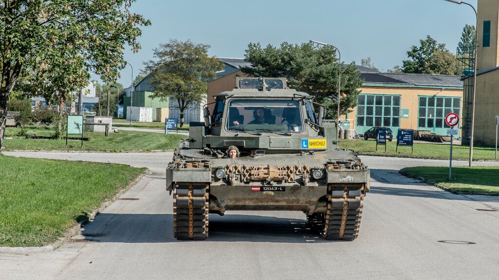 auto touring faehrt Panzer_HEN_9140_CMS.jpg Heinz Henninger