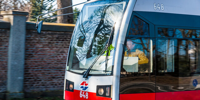 auto_touring_faehrt_strassenbahn_HH_DSC_4052_CMS.jpg Heinz Henninger