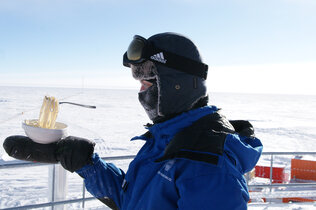 cCarmen Possnig u Cyprien Verseux ESA_IPEV_PNRA.JPG