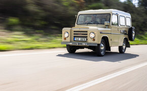 Ein weißer Geländewagen - der Skoda Trekka aus dem Jahr 1966.