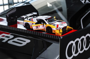 Audi R8 Sportwagen-Modell aus dem Mattel Brick Shop.