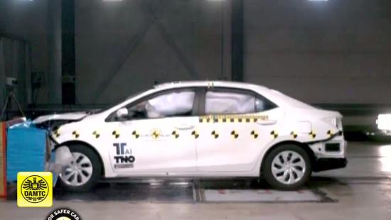 Crashtest Toyota Corolla 2013