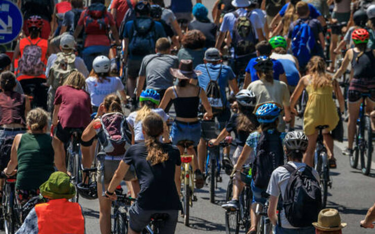 Fahrraddemo_Symbolfoto Radfahrende bei einer Demo