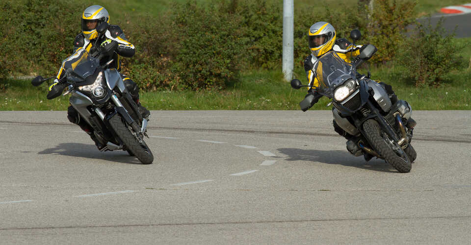 ÖAMTC Fahrtechnik Motorrad Aktiv Training ÖAMTC Fahrtechnik / https://www.oeamtc.at/fahrtechnik