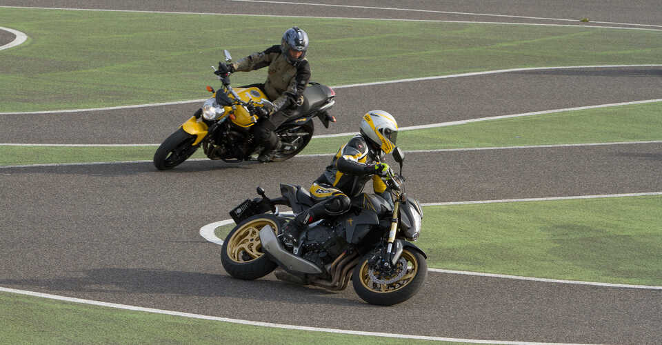 ÖAMTC Fahrtechnik Motorrad Saison ÖAMTC Fahrtechnik / https://www.oeamtc.at/fahrtechnik