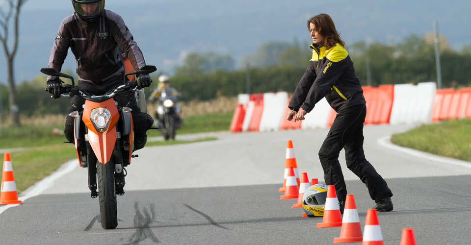 ÖAMTC Fahrtechnik Training für Motorrad  ÖAMTC Fahrtechnik / https://www.oeamtc.at/fahrtechnik