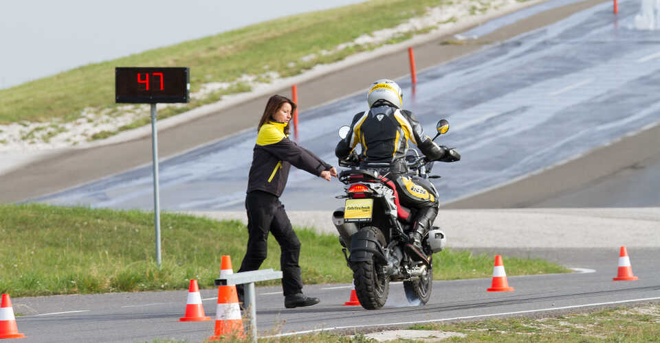 ÖAMTC Fahrtechnik Training für Biker ÖAMTC Fahrtechnik / https://www.oeamtc.at/fahrtechnik