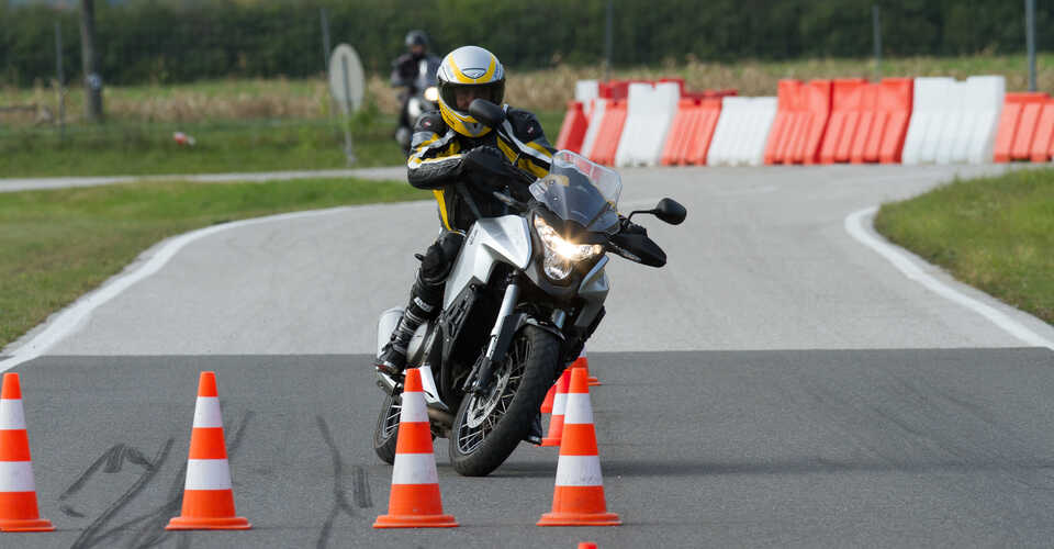 ÖAMTC Fahrtechnik Training für mehr Sicherheit ÖAMTC Fahrtechnik / https://www.oeamtc.at/fahrtechnik