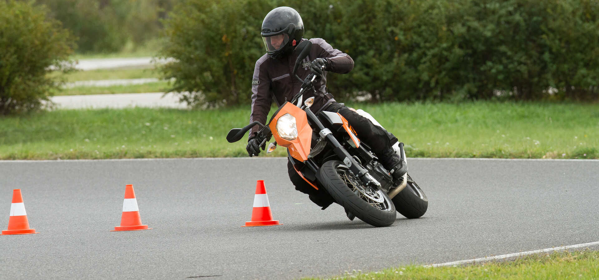 ÖAMTC Fahrtechnik Supermoto Training ÖAMTC Fahrtechnik / https://www.oeamtc.at/fahrtechnik