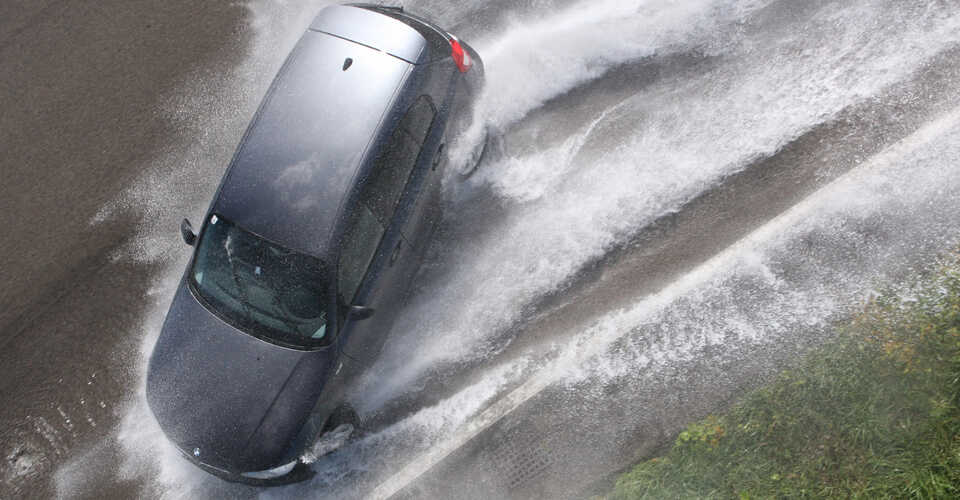 ÖAMTC Fahrtechnik Drift Training ÖAMTC Fahrtechnik / https://www.oeamtc.at/fahrtechnik