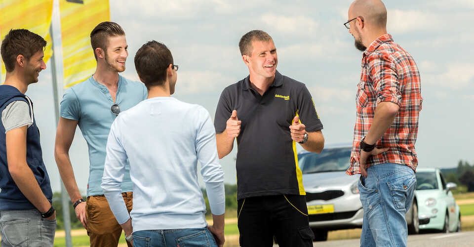 Speed Junkies bei der ÖAMTC Fahrtechnik ÖAMTC Fahrtechnik / https://www.oeamtc.at/fahrtechnik