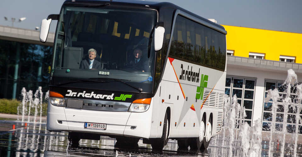 ÖAMTC Fahrtechnik Bus Training ÖAMTC Fahrtechnik / https://www.oeamtc.at/fahrtechnik