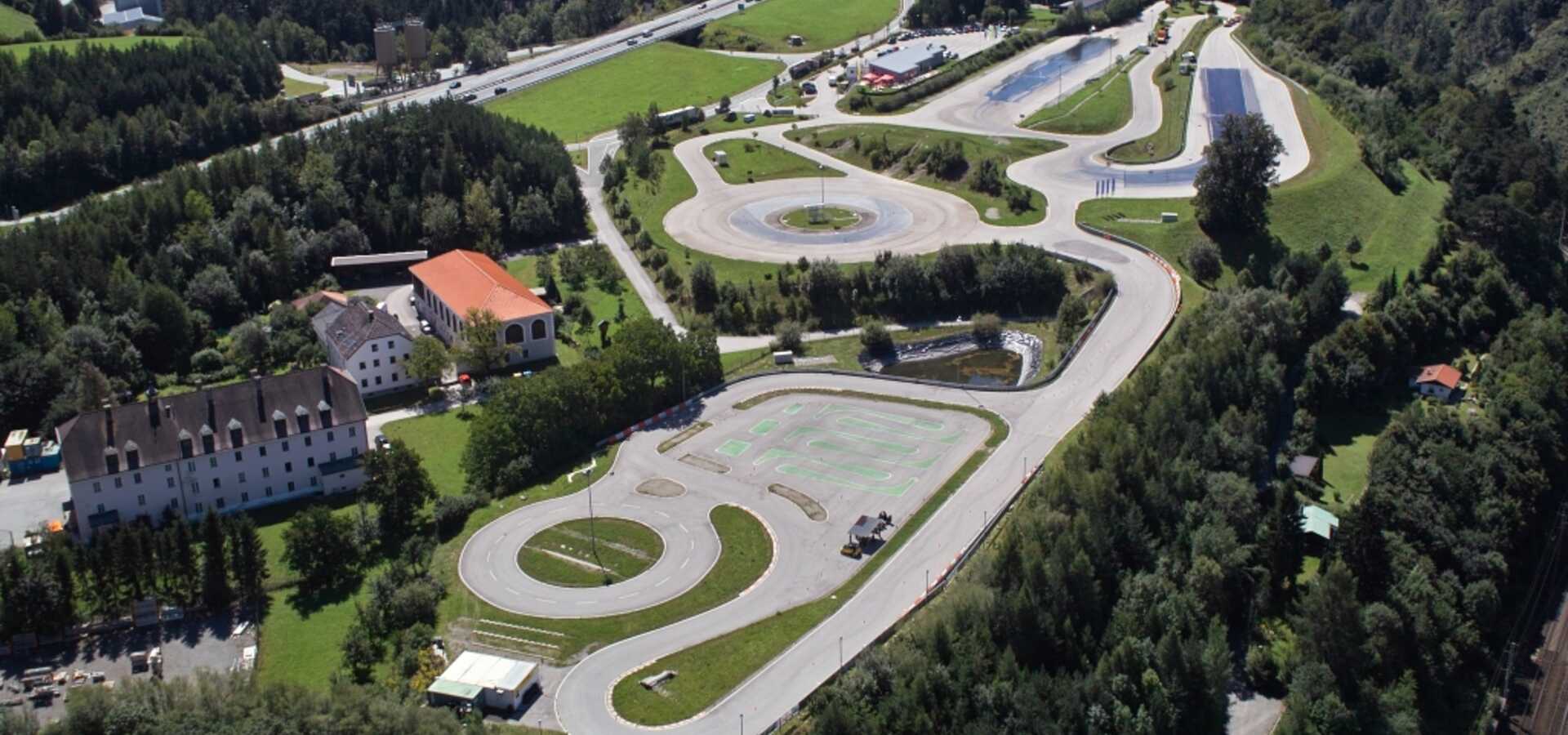 ÖAMTC Fahrtechnik Zentrum Innsbruck ÖAMTC Fahrtechnik / https://www.oeamtc.at/fahrtechnik