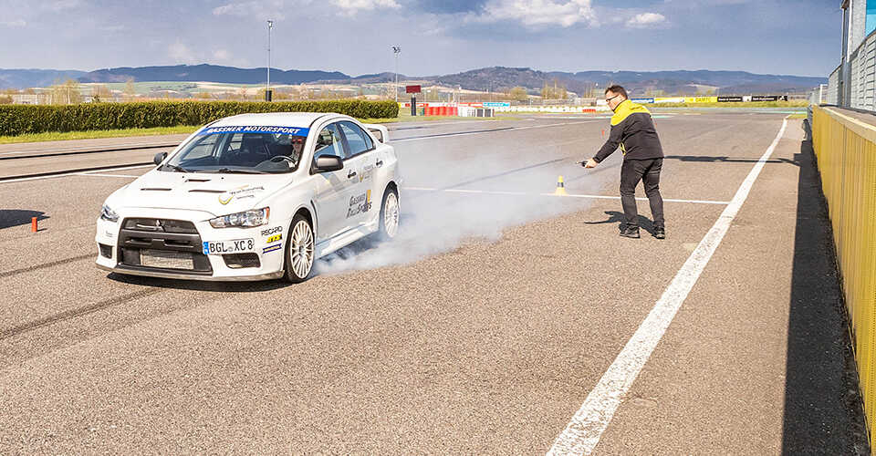 Rundstrecke fahren.jpg ÖAMTC Fahrtechnik