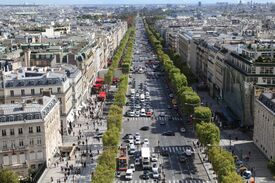 Luftaufnahme der Champs-Élysées in Paris