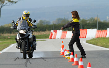 ÖAMTC Fahrtechnik Personal Coaching Motorrad ÖAMTC Fahrtechnik Personal Coaching Motorrad ÖAMTC Fahrtechnik / https://www.oeamtc.at/fahrtechnik