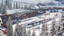 Verschneite Winterlandschaft mit Biathlon Stadion Hochfilzen