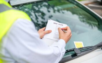 Weiß jemand ob so eine automatische Parkuhr in Österreich zulässig ist? :  r/Austria