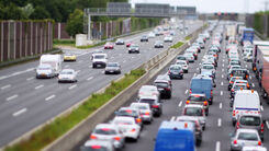 Autokolonnen auf Autobahn