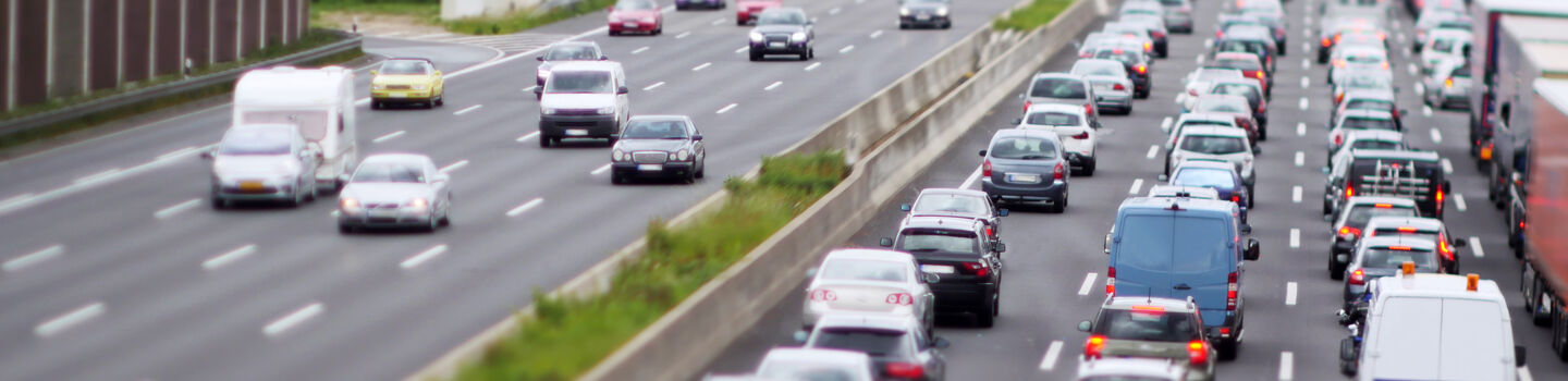Autokolonnen auf Autobahn